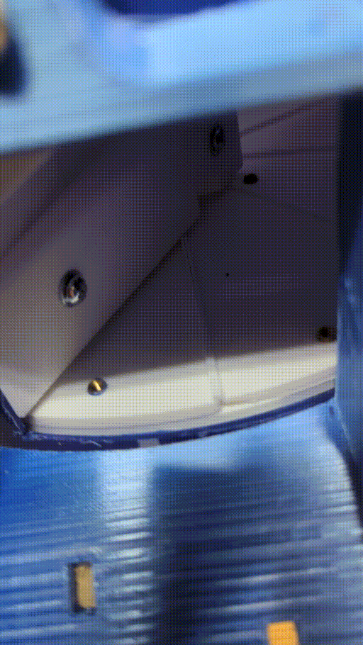 Turntable at the bottom of the bucket